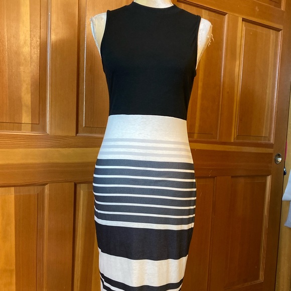 Women’s Striped Colorblock Dress. - Picture 12 of 14